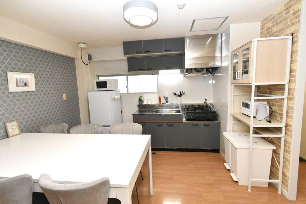 ゆったり1Ldkで最大8人まで宿泊可能！博多駅・キャナルも徒歩圏内！コンビニ・スーパー徒歩１分！ Sumiyoshi-cho Dış mekan fotoğraf
